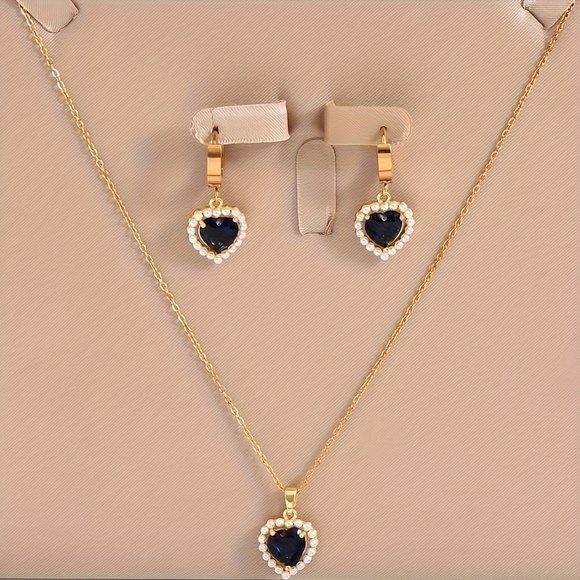 18K Gold Plated Love Heart Pendant Earrings + Necklace Set - Picture 4 of 5